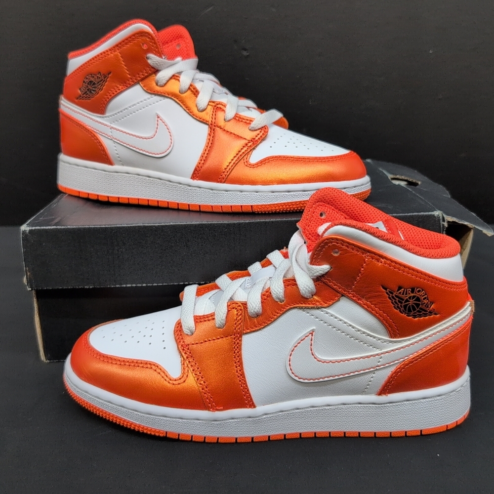 Nike Air Jordan 1 Mid SE Boys Sneaker Shoes Size 4.5Y Metallic Orange DM4228 800